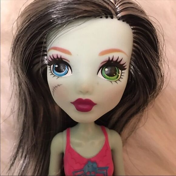 Monster High Cheer Leader Frankie - Picture 6 of 7